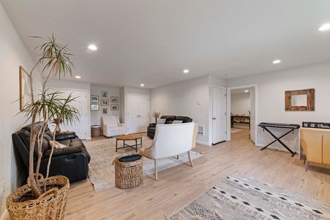 Tiny photo for 457 Elm Street, Phoenix, OR 97535 (MLS # 220219519)