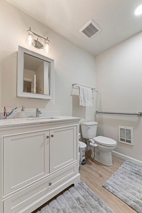 Tiny photo for 457 Elm Street, Phoenix, OR 97535 (MLS # 220219519)