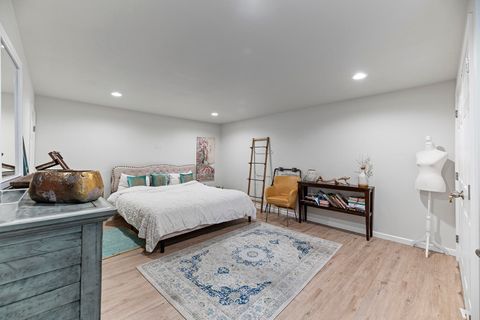 Tiny photo for 457 Elm Street, Phoenix, OR 97535 (MLS # 220219519)