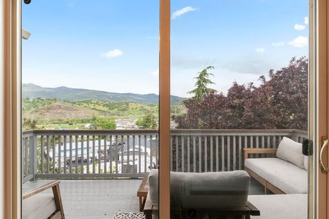 Tiny photo for 457 Elm Street, Phoenix, OR 97535 (MLS # 220219519)