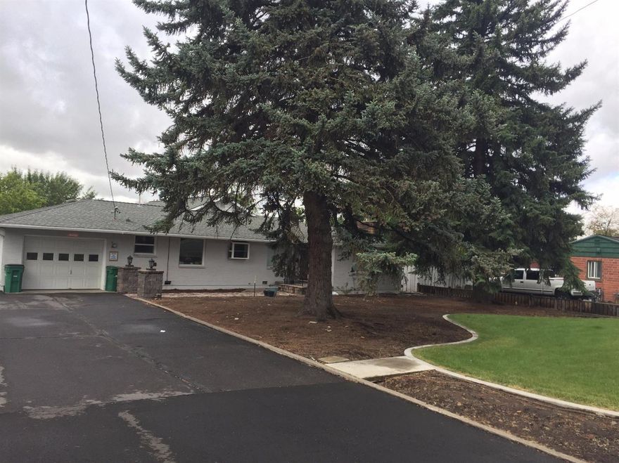 two bedroom, two bath home situated on 1 acres. Two shops on propety.