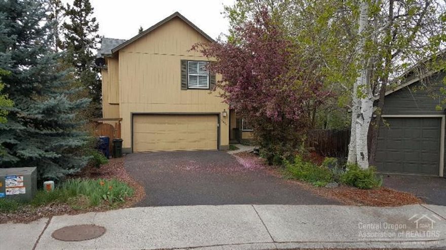 Great starter home or rental investment property on quiet, established cul-de-sac. Convenient location with quick access to parkway and walk to shopping. Fully fenced backyard, vaulted ceiling, many upgrades throughout!