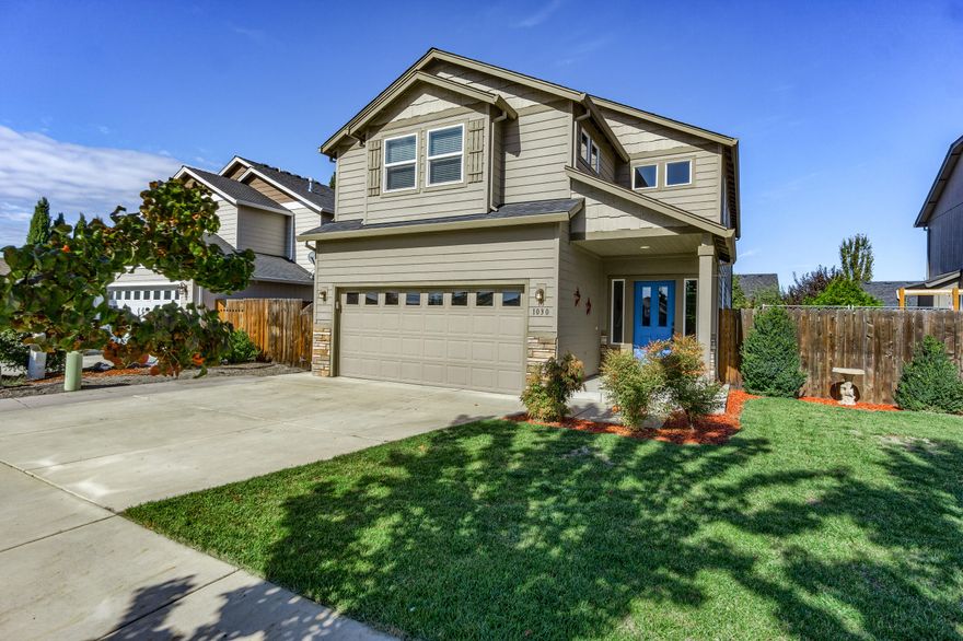 Move in Ready! This Beautiful 2 story home has been well maintained & is ready for you to get settled in before winter. Gorgeous Kitchen has white cabinets, stainless appliances, gas cooking stove, tile flooring & pantry closet. Dining room has sliding glass door leading to covered patio & brings in lots of natural light. Gas fireplace in cozy family room. Spacious Primary Bedroom with en-suite primary bathroom & walk in closet.  3 Bedrooms & 2 Bathrooms on 2nd Floor along with a large Bonus Room with multiple uses like office, play/hobby room, etc. Half bathroom & laundry room on first floor. Laundry room has large folding counter & cabinets above washer & dryer area. Covered back porch with fenced back yard perfect for outdoor entertaining. 2 car garage. Fantastic Neighborhood & Central Location, minutes to Jacksonville & Central Point.  Close to Park, Outdoor Activities, Shopping, Restaurants, Schools, Medical &Airport. Home has already been professionally cleaned & is ready for you