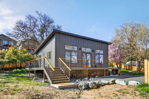 Photo of 463 E Hersey Street, Ashland, OR 97520 (MLS # 220217715)