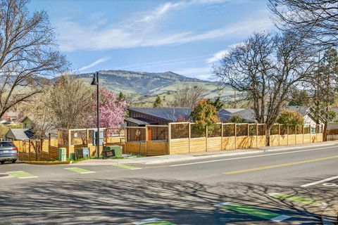 Tiny photo for 463 E Hersey Street, Ashland, OR 97520 (MLS # 220217715)