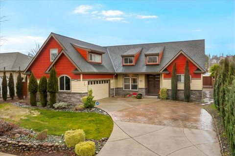 Photo of 279 Robert Trent Jones Boulevard, Eagle Point, OR 97524 (MLS # 220215745)