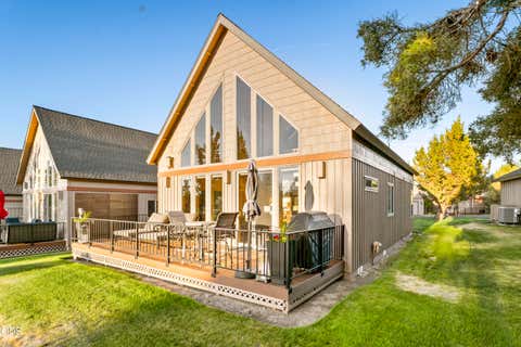 Tiny photo for 8685 Red Wing Lane, Redmond, OR 97756 (MLS # 220224518)