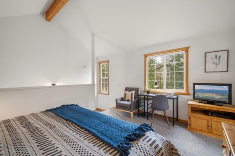 Tiny photo for 18016 Camas Lane #5, Sunriver, OR 97707 (MLS # 220219963)