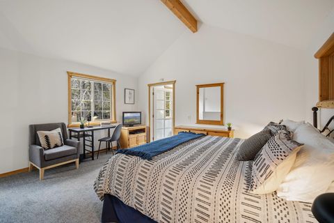 Tiny photo for 18016 Camas Lane #5, Sunriver, OR 97707 (MLS # 220219963)