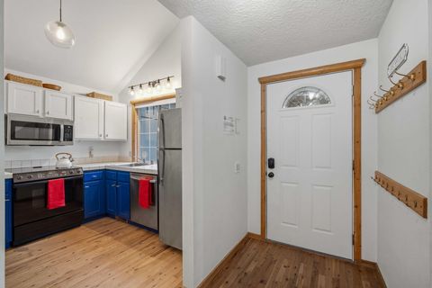 Tiny photo for 18016 Camas Lane #5, Sunriver, OR 97707 (MLS # 220219963)