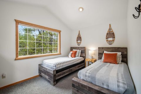 Tiny photo for 18016 Camas Lane #5, Sunriver, OR 97707 (MLS # 220219963)