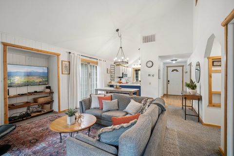 Tiny photo for 18016 Camas Lane #5, Sunriver, OR 97707 (MLS # 220219963)