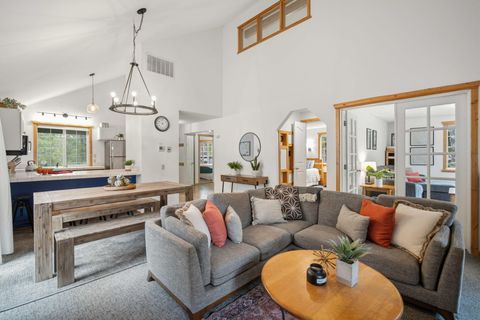 Photo of 18016 Camas Lane #5, Sunriver, OR 97707 (MLS # 220219963)