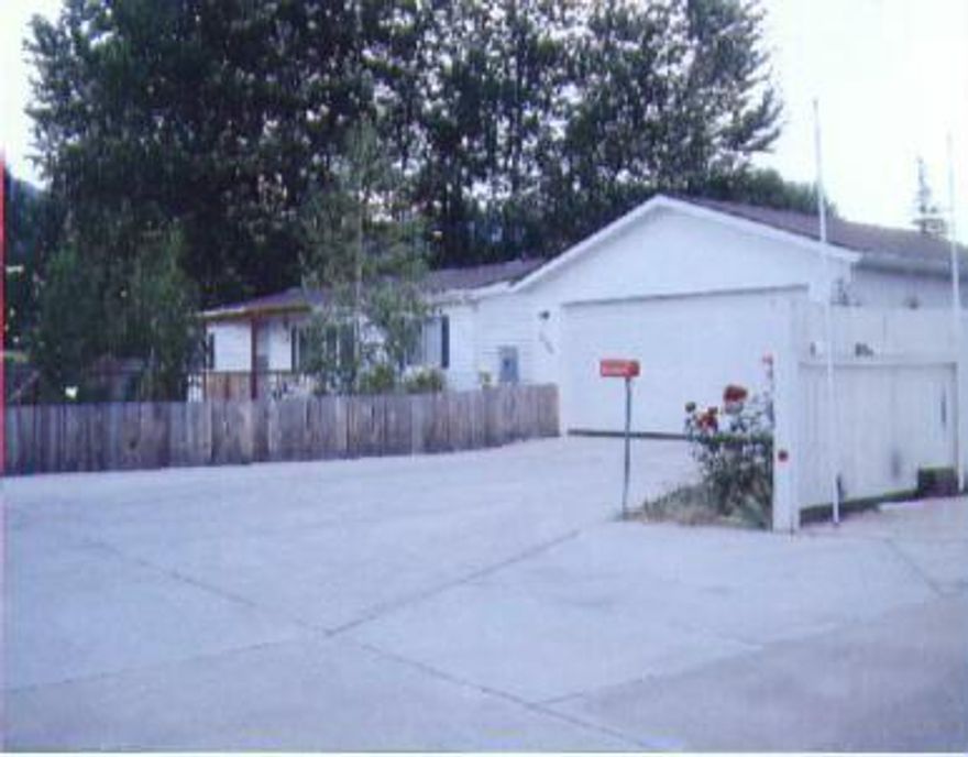 Call 1st/Lb/Dog Is Friendly In Back Yard. Nice Patio & Yard W/Trellis & Arbors, Roses, Strawberry Patch, Etc. Comp Fenced, Trees In Front Yard Is On Drippers. One Yr Hm Warranty. Delightful Mfg.