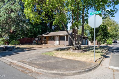 Tiny photo for 1004 S Grape Street, Medford, OR 97501 (MLS # 220223314)