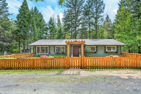 Tiny photo for 9105 W Evans Creek Road, Rogue River, OR 97537 (MLS # 220219777)