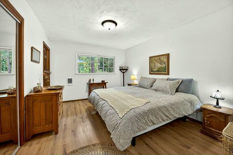 Tiny photo for 9105 W Evans Creek Road, Rogue River, OR 97537 (MLS # 220219777)