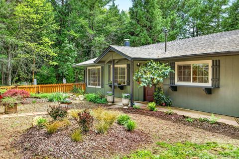 Tiny photo for 9105 W Evans Creek Road, Rogue River, OR 97537 (MLS # 220219777)