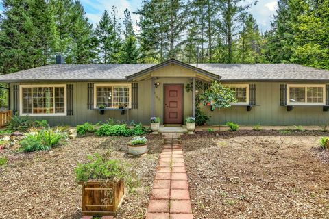 Tiny photo for 9105 W Evans Creek Road, Rogue River, OR 97537 (MLS # 220219777)