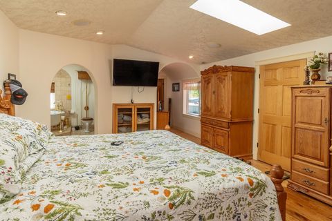 Tiny photo for 59047 Old Lake Road, Christmas Valley, OR 97641 (MLS # 220217220)