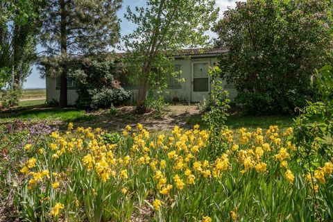 Tiny photo for 59047 Old Lake Road, Christmas Valley, OR 97641 (MLS # 220217220)