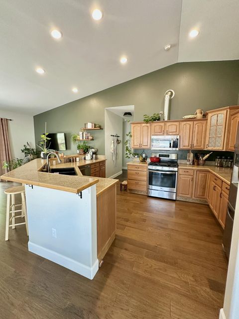 Tiny photo for 5168 Regency Drive, Klamath Falls, OR 97603 (MLS # 220220243)