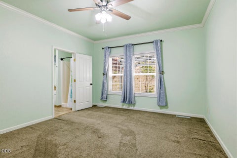 Tiny photo for 2054 California Avenue, Klamath Falls, OR 97601 (MLS # 220223068)