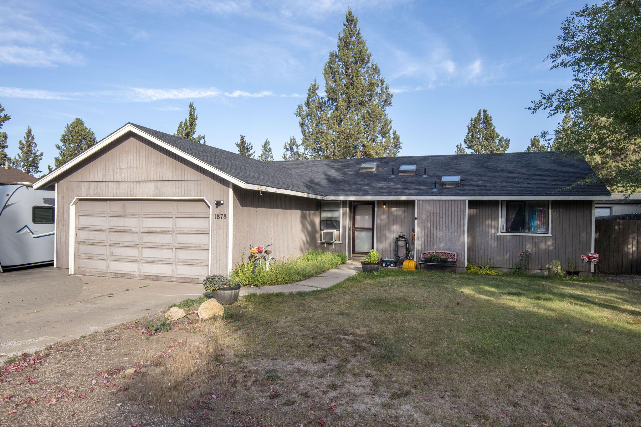 1878 NE Tombstone Way
