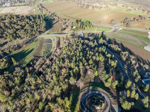 Tiny photo for 70 Vineyard View Circle, Medford, OR 97501 (MLS # 220213166)