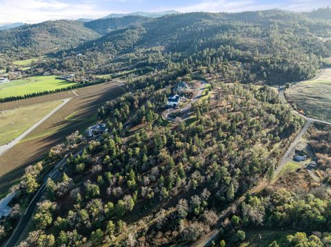 Tiny photo for 70 Vineyard View Circle, Medford, OR 97501 (MLS # 220213166)