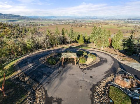 Tiny photo for 70 Vineyard View Circle, Medford, OR 97501 (MLS # 220213166)