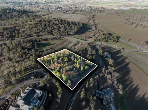 Tiny photo for 70 Vineyard View Circle, Medford, OR 97501 (MLS # 220213166)