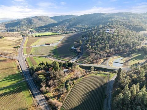 Tiny photo for 70 Vineyard View Circle, Medford, OR 97501 (MLS # 220213166)