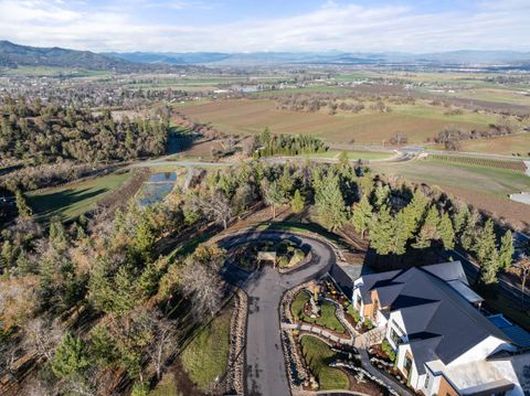 Tiny photo for 70 Vineyard View Circle, Medford, OR 97501 (MLS # 220213166)