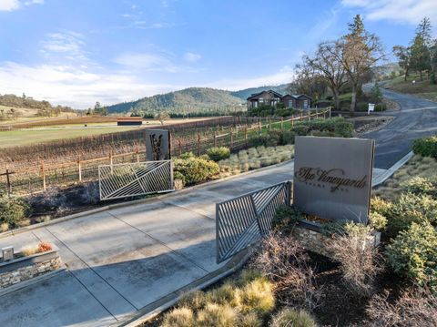 Tiny photo for 70 Vineyard View Circle, Medford, OR 97501 (MLS # 220213166)