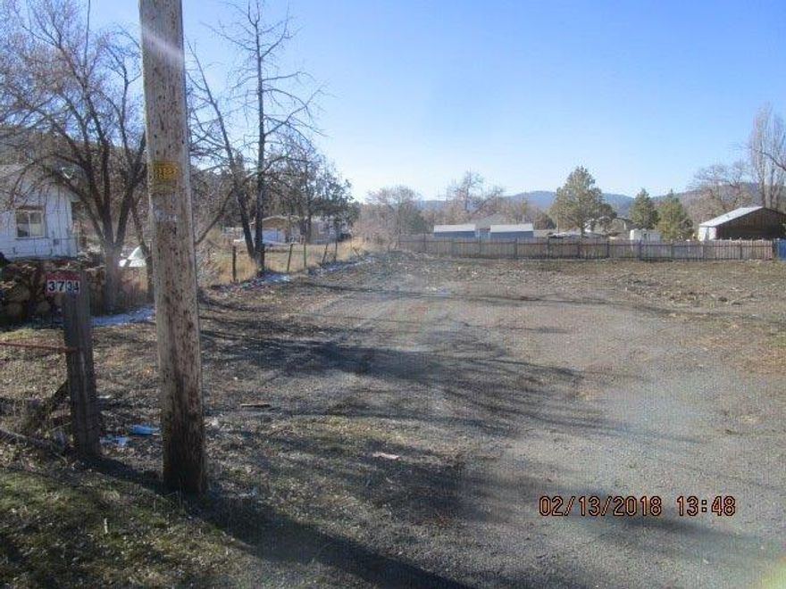 Residential lot in Stewart Lenox, just outside of Klamath Falls. Located near a restaurant and a convenience store. The land is level and ready to build your home or bring in a mfg. home.