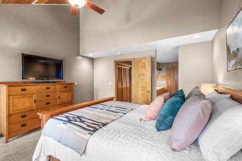 Tiny photo for 57308 Red Fir Lane, Sunriver, OR 97707 (MLS # 220214968)