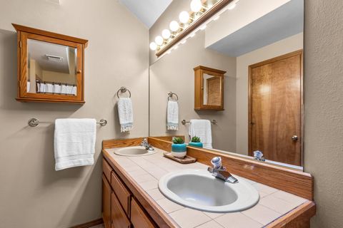 Tiny photo for 57308 Red Fir Lane, Sunriver, OR 97707 (MLS # 220214968)