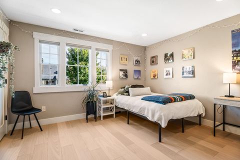 Tiny photo for 597 W Jefferson Avenue, Sisters, OR 97759 (MLS # 220211200)