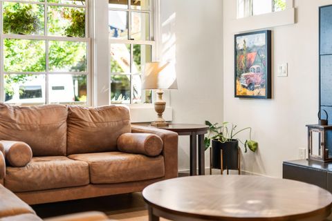 Tiny photo for 597 W Jefferson Avenue, Sisters, OR 97759 (MLS # 220211200)