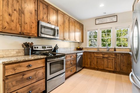 Tiny photo for 597 W Jefferson Avenue, Sisters, OR 97759 (MLS # 220211200)