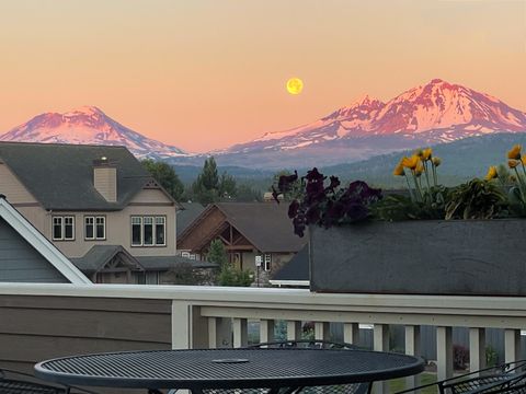 Tiny photo for 597 W Jefferson Avenue, Sisters, OR 97759 (MLS # 220211200)