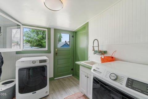 Tiny photo for 419 N 9th Street, Klamath Falls, OR 97601 (MLS # 220223960)