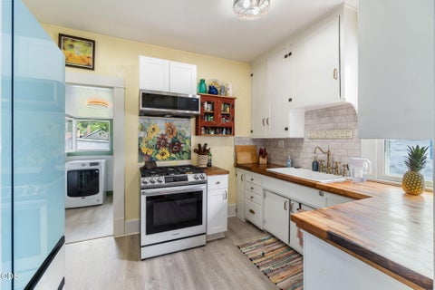 Tiny photo for 419 N 9th Street, Klamath Falls, OR 97601 (MLS # 220223960)