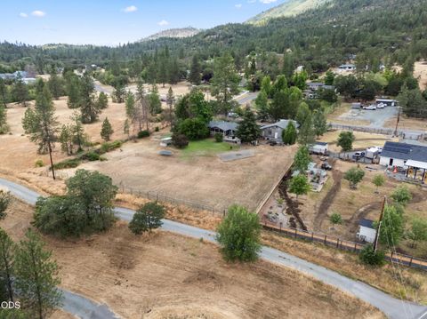 Tiny photo for 555 Grouse Creek Road, Grants Pass, OR 97526 (MLS # 220224350)