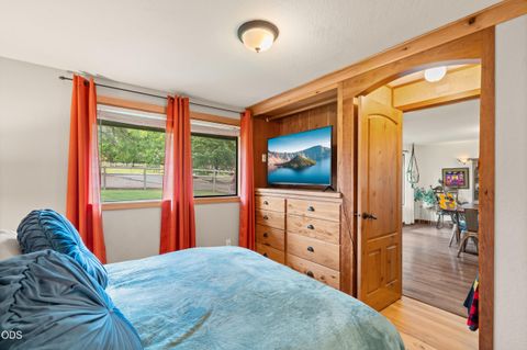 Tiny photo for 555 Grouse Creek Road, Grants Pass, OR 97526 (MLS # 220224350)