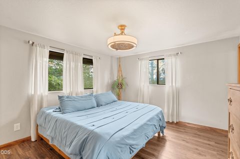 Tiny photo for 555 Grouse Creek Road, Grants Pass, OR 97526 (MLS # 220224350)