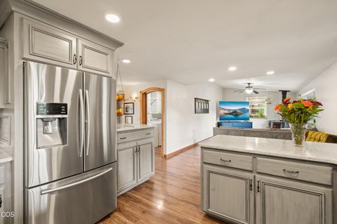 Tiny photo for 555 Grouse Creek Road, Grants Pass, OR 97526 (MLS # 220224350)