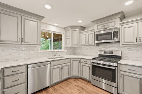 Tiny photo for 555 Grouse Creek Road, Grants Pass, OR 97526 (MLS # 220224350)