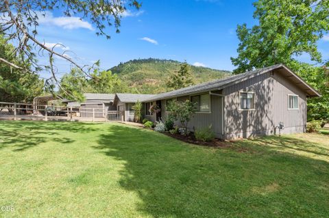 Tiny photo for 555 Grouse Creek Road, Grants Pass, OR 97526 (MLS # 220224350)